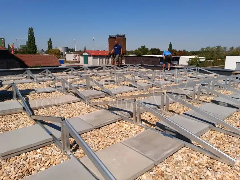 Come installare il sistema di montaggio solare con zavorra est-ovest?